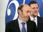 Alfredo P&eacute;rez Rubalcaba y Mariano Rajoy, en una imagen de 2010.