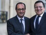 El presidente de Francia, Fran&ccedil;ois Hollande (i), se re&uacute;ne el presidente de la Comisi&oacute;n Europea, Jos&eacute; Manuel Durao Barroso (d), durante una cena de trabajo.