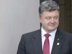 El presidente de Ucrania, Petro Poroshenko (dcha.), en la cumbre de la OTAN de Gales.
