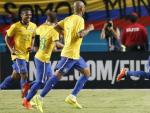 El jugador del FC Barcelona Neymar J&uacute;nior celebra su gol con Brasil en un amistoso ante Colombia en Miami.