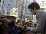 El actor Andrew Garfield firma aut&oacute;grafos a sus fans en Madrid.