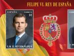 Primeros sellos dedicados a los Reyes, una emisi&oacute;n conmemorativa de Correos que consta de dos estampillas, una con el retrato de Felipe VI y la otra con la imagen del Monarca junto a do&ntilde;a Letizia, ambas por valor de un euro.