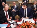 El presidente ruso, Vladimir Putin (izda), se reune con el primer ministro italiano, Matteo Renzi (centro) y el presidente de Ucrania, Petro Poroshenko, para discutir la crisis en Ucrania en Mil&aacute;n (Italia).