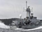 La corbeta HMS Stockholm patrulla en el archipi&eacute;lago de Estocolmo.