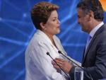 Rousseff y Neves se saludan en un debate televisado.