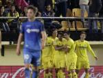Los jugadores del Villarreal celebran el primer gol del equipo, durante el partido de la duod&eacute;cima jornada de Liga en Primera Divisi&oacute;n que Villarreal y Getafe