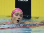 La nadadora espa&ntilde;ola Mireia Belmonte gesticula despu&eacute;s de su participaci&oacute;n en la prueba de 400 metros estilos de la Copa del Mundo de Nataci&oacute;n de Tokio.