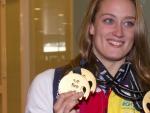 La nadadora catalana Mireia Belmonte posa con sus cuatro medallas de oro logradas en los Mundiales de Piscina Corta de Doha 2014.