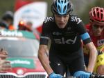 El ciclista brit&aacute;nico Chris Froome marca el ritmo, perseguido por Alberto Contador, durante una de las etapas de monta&ntilde;a de la Vuelta 2014.