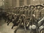 Primer contingente de soldados estadounidenses llegados a Inglaterra para pelear en la I Guerra Mundial, retratados por Christina Broom