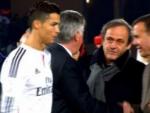 Momento en el cual Cristiano Ronaldo obvia a Michel Platini tras la final del Mundialito de clubes.