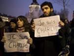 Miles de persona se han manifestado en la plaza de la Rep&uacute;blica de Par&iacute;s contra la masacre del 'Charlie Hebdo'.
