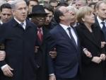 Hollande y Netanyahu estuvieron en la sinagoga tras participar en la manifestaci&oacute;n por Par&iacute;s.