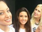 Miss Israel, Doron Matalon, a la izquierda, posa en un selfie con Miss L&iacute;bano, Miss Eslovenia y Miss Jap&oacute;n.