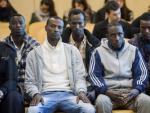 Los seis piratas somal&iacute;es que intentaron secuestrar el atunero vasco Izurdia el 10 de octubre de 2012.