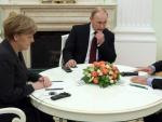 Merkel y Hollande con Putin, este viernes.
