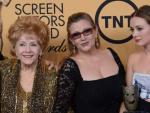 Todd Fisher, Debbie Reynolds, Carrie Fisher y Billie Lourd, este mes de enero en la gala de premios del Sindicato de Actores de Hollywood.