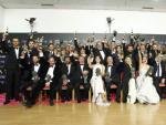 Los ganadores de los Goya 2015 posan y brindan ante la prensa.