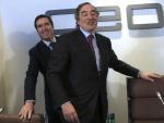 El presidente de CEOE, Juan Rosell (d), y el presidente de CEPYME, Antonio Garamendi (i).