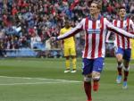 El delantero del Atl&eacute;tico de Madrid Fernando Torres celebra la consecuci&oacute;n del primer gol de su equipo ante el Getafe.