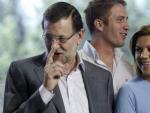 El presidente del Gobierno, Mariano Rajoy (i), y la secretaria general del partido, Mar&iacute;a Dolores de Cospedal.