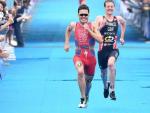 El gallego Javier G&oacute;mez Noya bate al sprint a Alistair Bronwlee para ganar las Series Mundiales de Triatl&oacute;n celebradas en Yokohama (Jap&oacute;n) en mayo de 2015.
