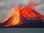 El volc&aacute;n Krakatoa (Indonesia) ha entrado en erupci&oacute;n en repetidas ocasiones, masivamente y con consecuencias devastadoras a lo largo de la historia. Su erupci&oacute;n mas importante se produjo entre mayo y agosto de 1883.