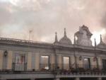Imagen del sal&oacute;n de plenos del Ayuntamiento de Brunete, consumi&eacute;ndose por las llamas.