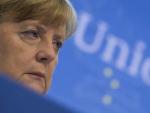 La canciller alemana, Angela Merkel, da una rueda prensa tras finalizar la cumbre de l&iacute;deres de la eurozona sobre la crisis en Grecia.