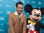 Johnny Depp aparece por sorpresa en D23 Expo de Disney