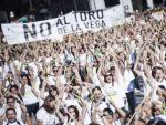 Participantes en la concentraci&oacute;n contra la fiesta del Toro de la Vega, convocados por el Partido Animalista, en una manifestaci&oacute;n en la Puerta del Sol de Madrid.