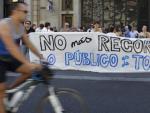 Un grupo de funcionarios se manifiesta en Madrid para mostrar su rechazo a los &uacute;ltimos recortes aprobados por el Gobierno.