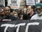 El director de cine Quentin Tarantino, en la manifestaci&oacute;n por las calles de Nueva York.