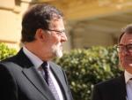 El presidente del Gobierno, Mariano Rajoy, y el de la Generalitat, Artur Mas, reciben a los asistentes a la cumbre euromediterr&aacute;nea que se celebra en el Palacio de Pedralbes de Barcelona.