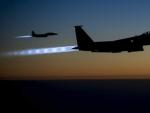 Fotograf&iacute;a facilitada por el Departamento de Defensa de Estados Unidos que muestra dos cazas estadounidenses sobrevolando el norte de Irak tras atacar en Siria.