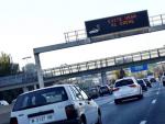 El Ayuntamiento de Madrid ha activado este jueves por primera vez el protocolo contra la alta poluci&oacute;n en la capital. Una de las medidas con m&aacute;s impacto es la de la limitaci&oacute;n de la velocidad en la M-30 y en las carreteras de acceso a la capital (dentro de la M-40) a 70 km/h.