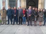 Antonio Ruiz (centro) condena el atentado contra la embajada espa&ntilde;ola