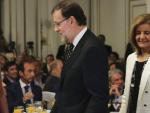 El presidente del Gobierno, Mariano Rajoy, junto a la ministra de Empleo, F&aacute;tima B&aacute;&ntilde;ez