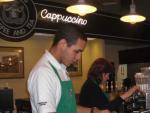 Trabajadores de una cafeter&iacute;a Starbucks en Seattle, Estados Unidos.