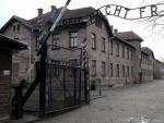 Vista del acceso al campo de concentraci&oacute;n y exterminio nazi KL Auschwitz-Birkenau (Polonia).