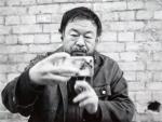 El artista-activista Ai Weiwei se hace un 'selfie'