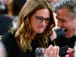 George Clooney y Julia Roberts van de karaoke sobre ruedas