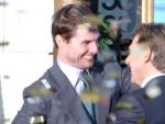 Tom Cruise y David Miscavige se estrechan la mano durante la apertura del centro de la Cienciolog&iacute;a en Madrid en 2004.