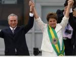Fotograf&iacute;a de archivo (01/01/2011) de la investidura de la presidenta Dilma Rousseff, acompa&ntilde;ada por el actual presidente interino Michel Temer (i), y Lula da Silva (d).