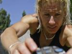 La atleta Marta Dom&iacute;nguez, durante un entrenamiento por uno de los parques de la ciudad de Palencia.