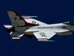 Un caza del cuerpo Thunderbirds de la Fuerza A&eacute;rea estadounidense, en una imagen de Davis-Monthan AFB en Twitter.