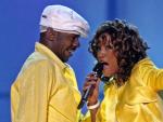 Whitney Houston y Bobby Brown, durante una actuaci&oacute;n en 2003.