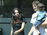 Ashton Kutcher y Mila Kunis, junto a su hija Wyatt.