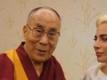 El Dalai Lama y Lady Gaga durante un encuentro en Estados Unidos.