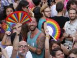 Cientos de personan inauguran, en la madrile&ntilde;a plaza de Pedro Zerolo, las fiestas del orgullo LGBTI de Madrid de 2016.